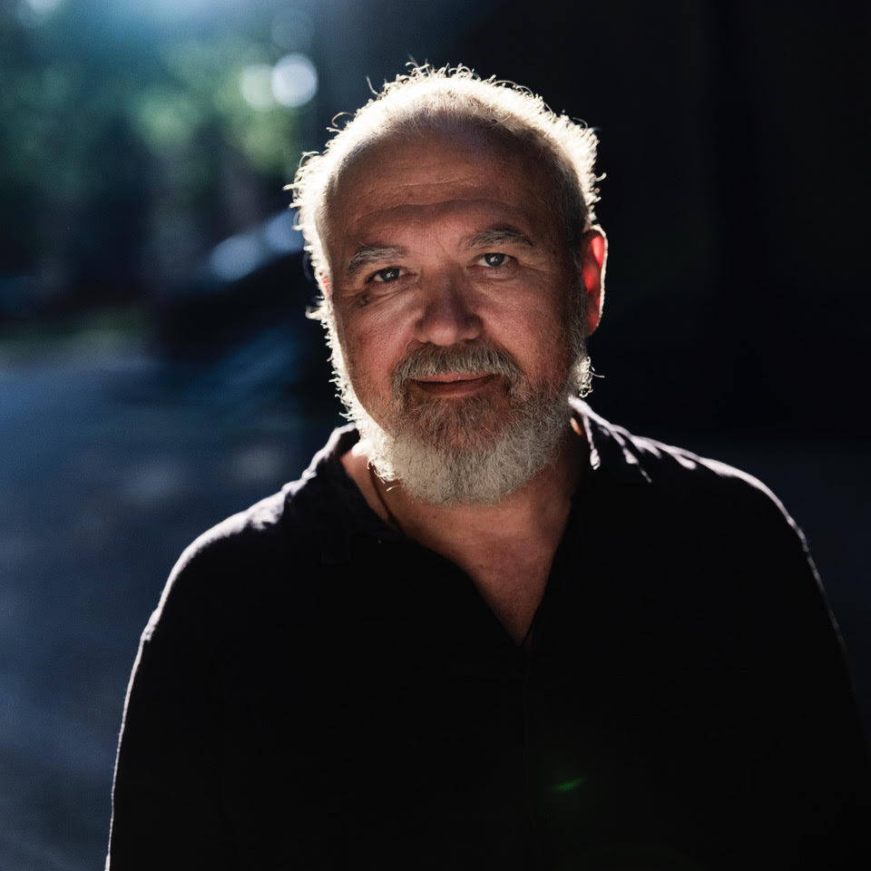 Portrait de Stéphane Offort, enseignant de méditation et formateur au sein de l'organisme de pleine conscience Euthymia